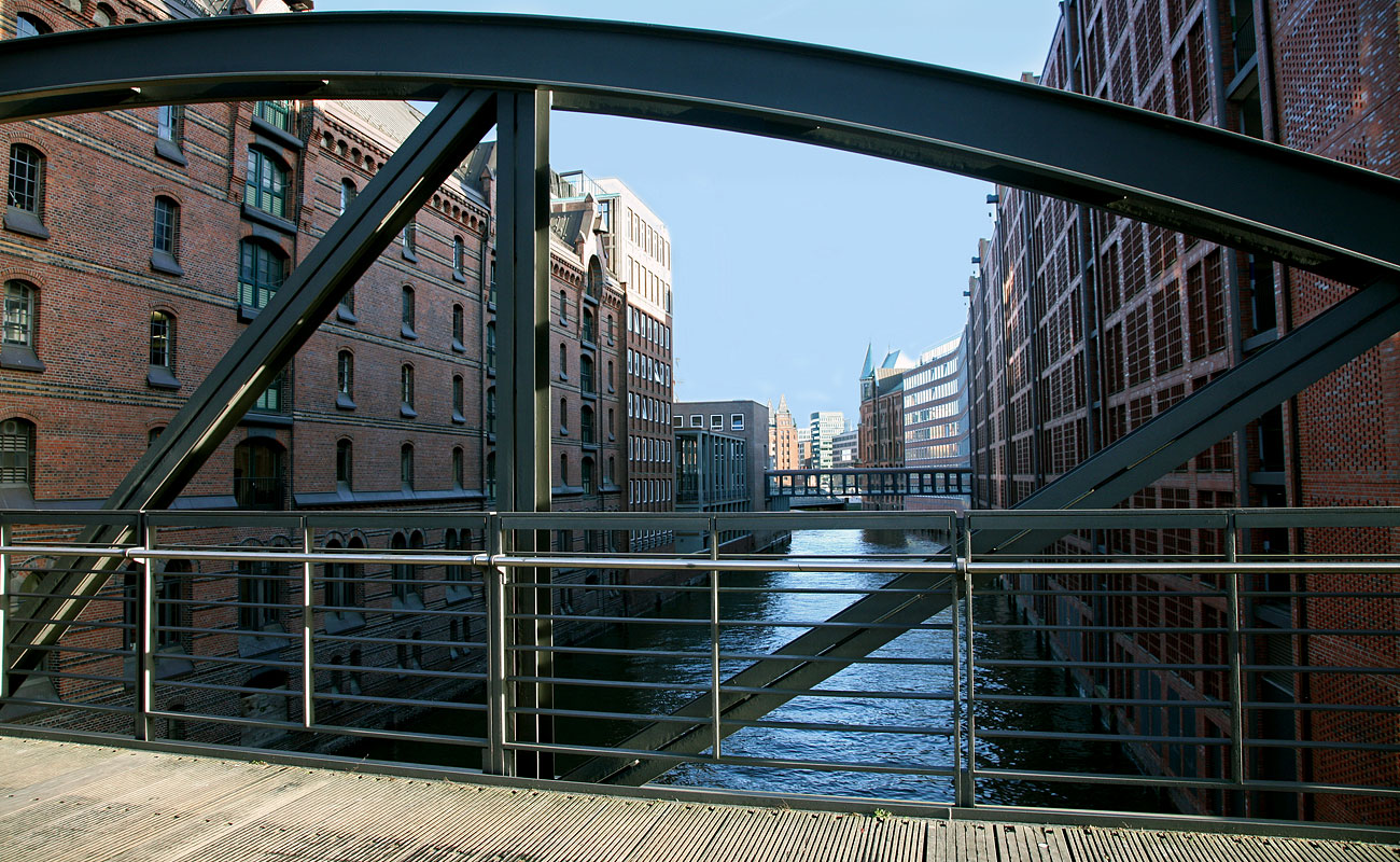 Auf der Brücke in der Speicherstadt Hamburg.